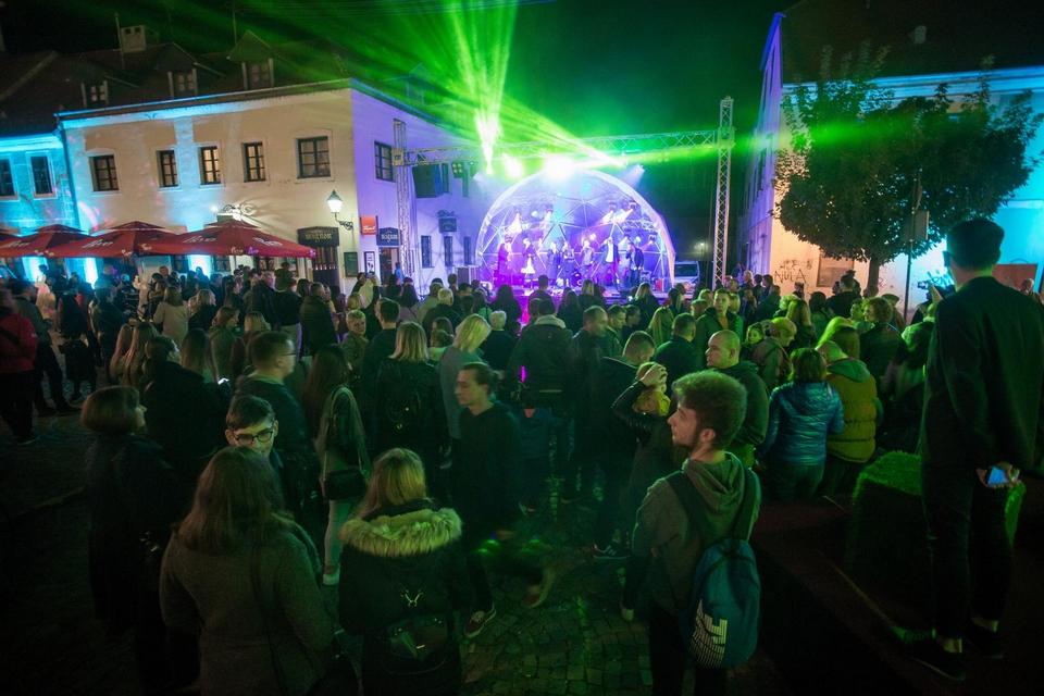 Druga večer bajkovitoh HeadOnEast festivala u Tvrđi Druga večer bajkovitoh HeadOnEast festivala u Tvrđi