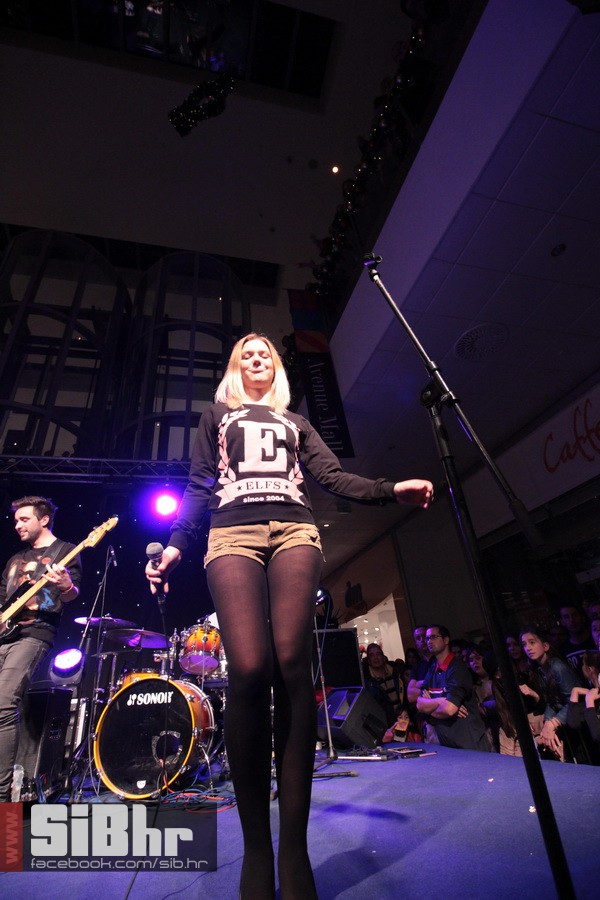 lana_i_colonia_Avenue_mall_46