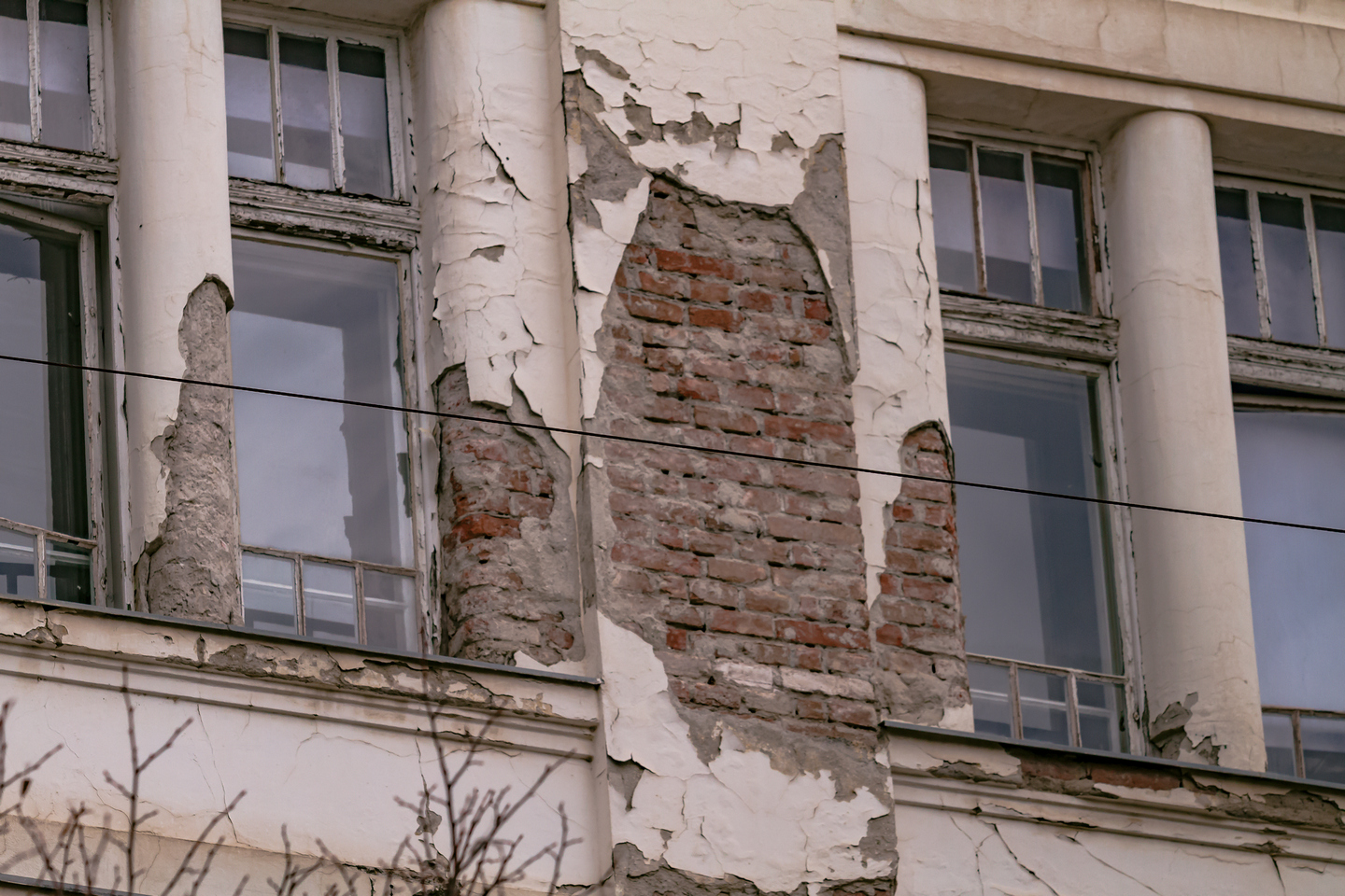 Hotel Royal i Pošta: Oronule fasade prijete prolaznicima Hotel Royal i Pošta: Oronule fasade prijete prolaznicima