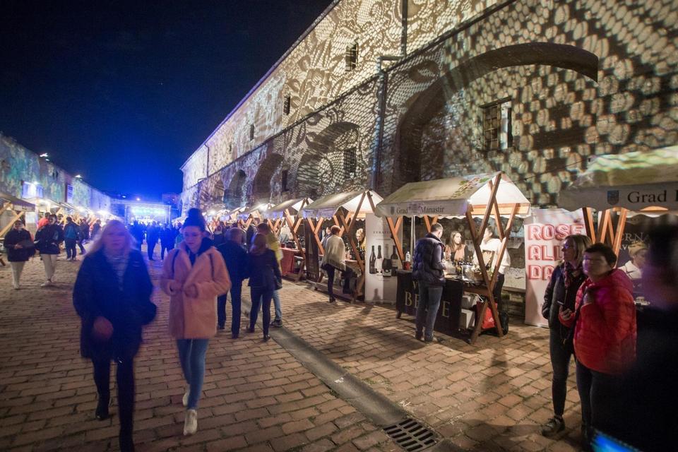 Druga večer bajkovitoh HeadOnEast festivala u Tvrđi Druga večer bajkovitoh HeadOnEast festivala u Tvrđi