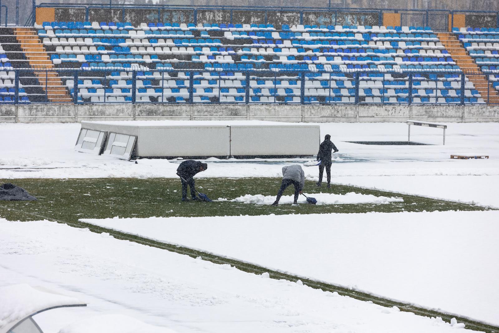 Navijači čiste Gradski vrt od snijega, veljača 2023.