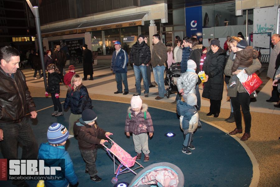 SvecanoOtvorenTrgSlobode_SiBhr_