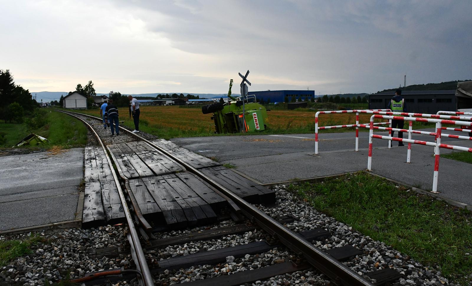 Udar vlak na kombajn u Pleternici
