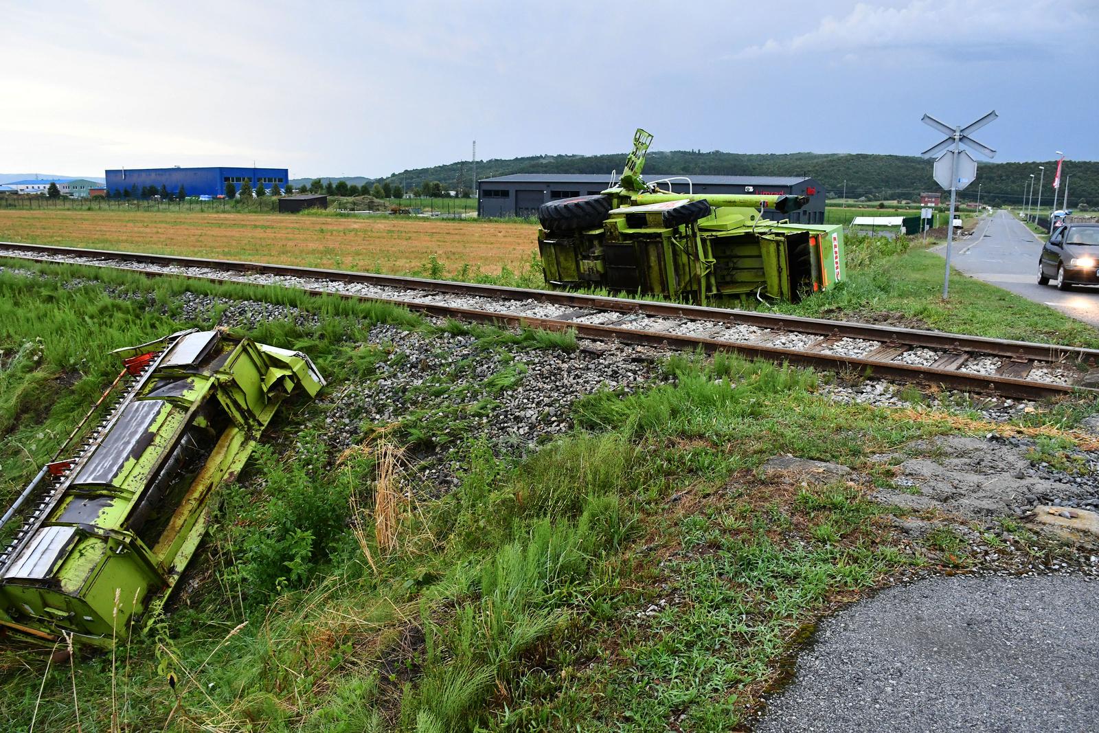 Udar vlak na kombajn u Pleternici