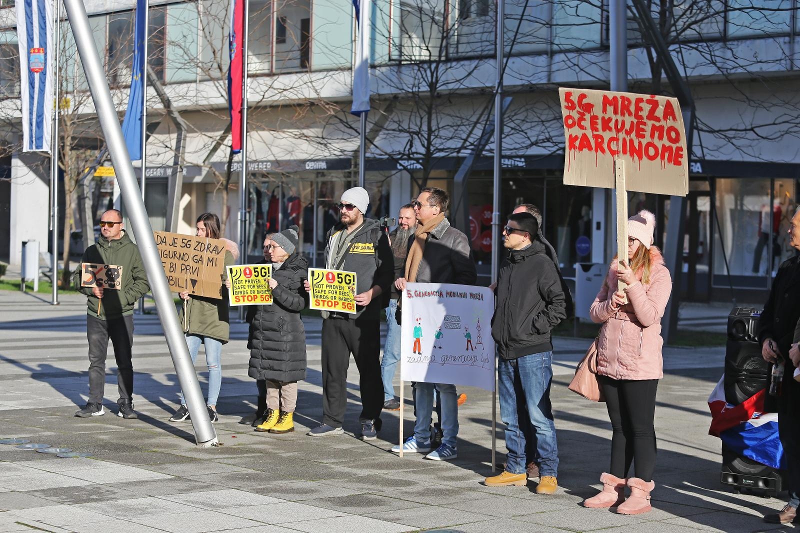 Desetak Osječana na Tgu slobode prosvjedovalo protiv uvođenja 5G mreže