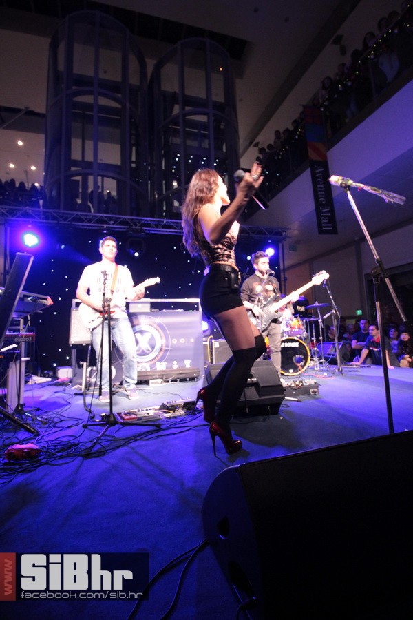 lana_i_colonia_Avenue_mall_40