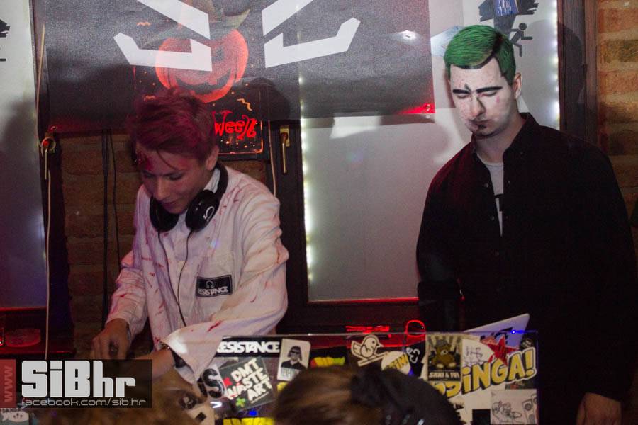 exit_halloween_14