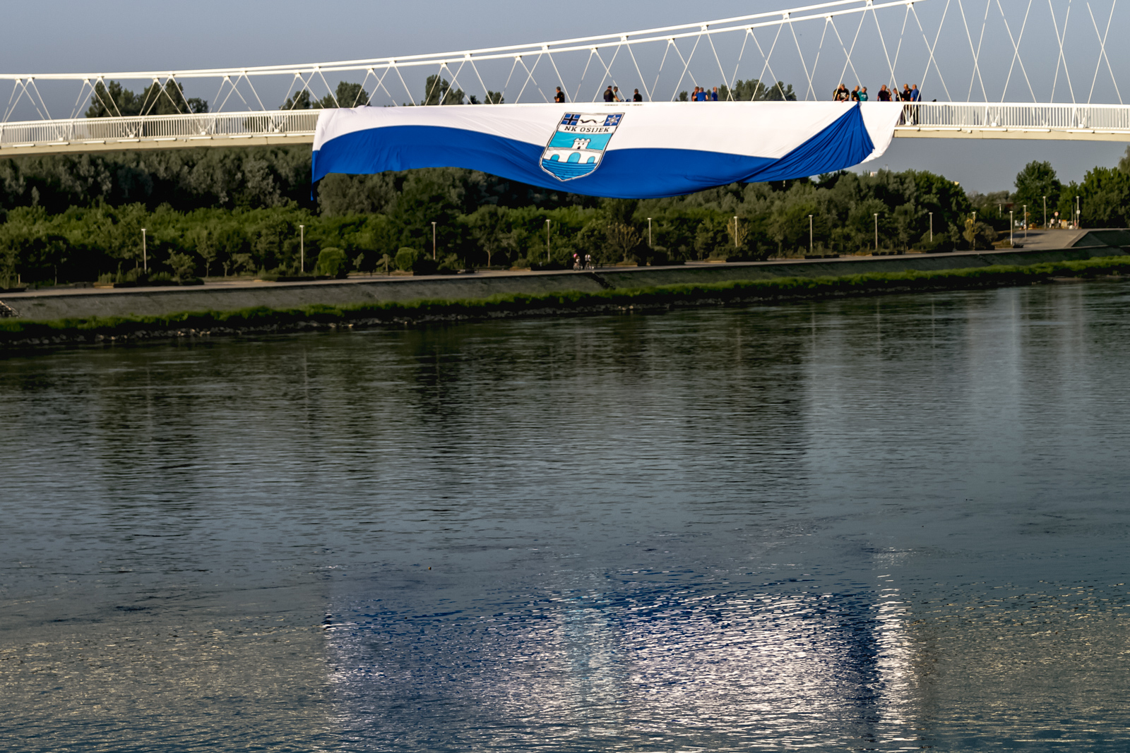 Zastava NK Osijek na mostu Zastava NK Osijek na mostu