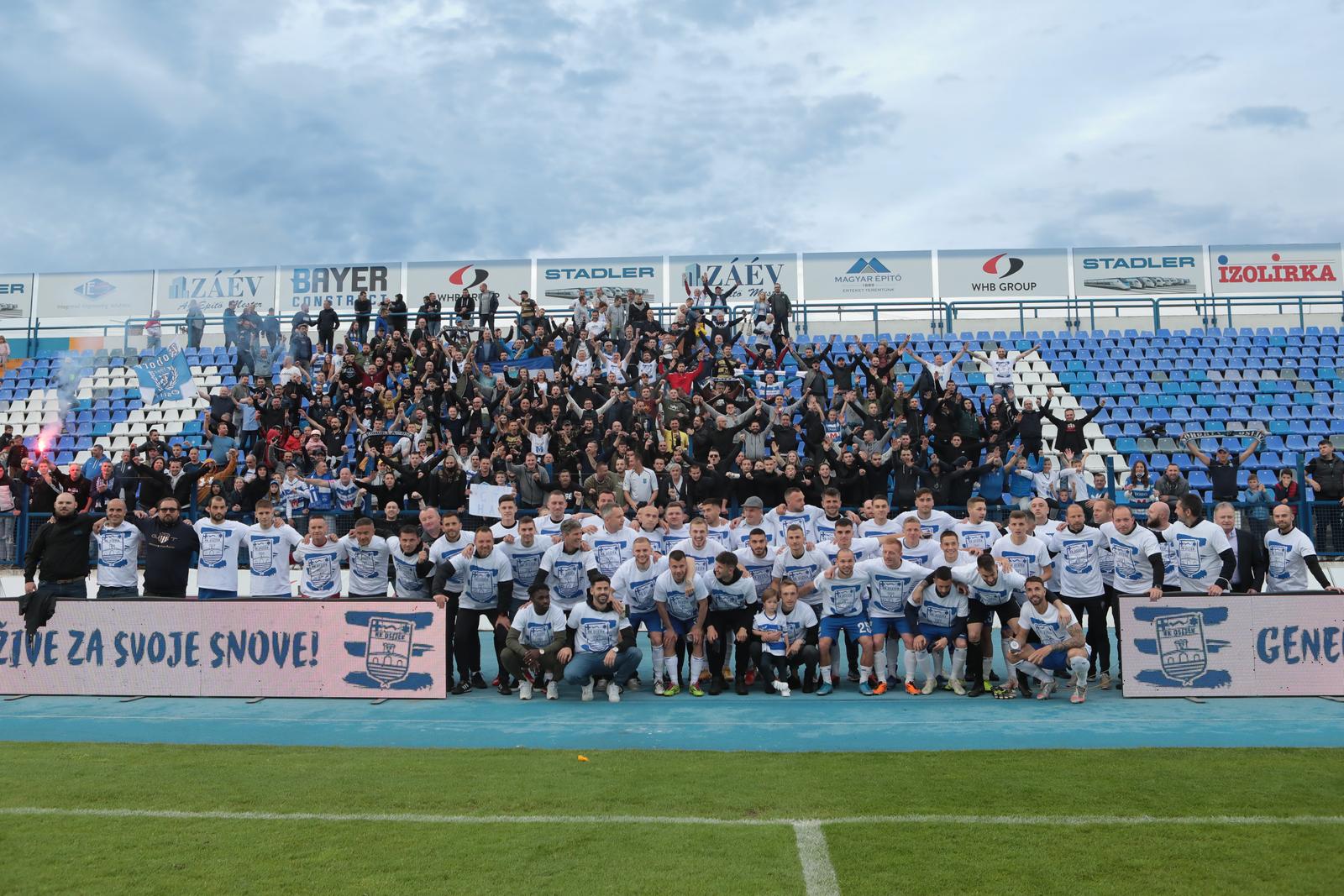 Svibanj 2021. –  Nogometaši Osijeka sezonu završili na drugom mjestu HNL