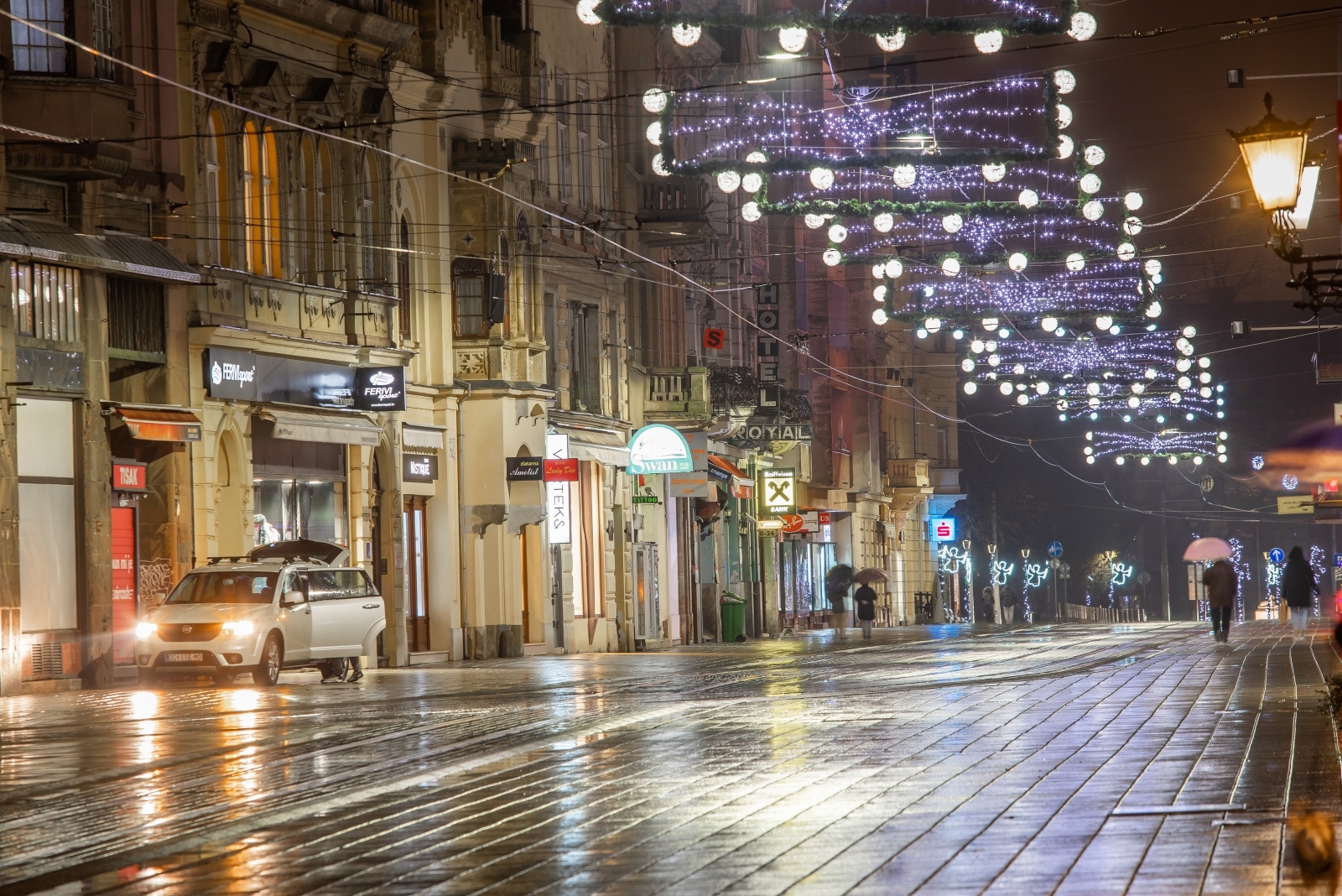 Puste gradske ulice u silvestarskoj noći