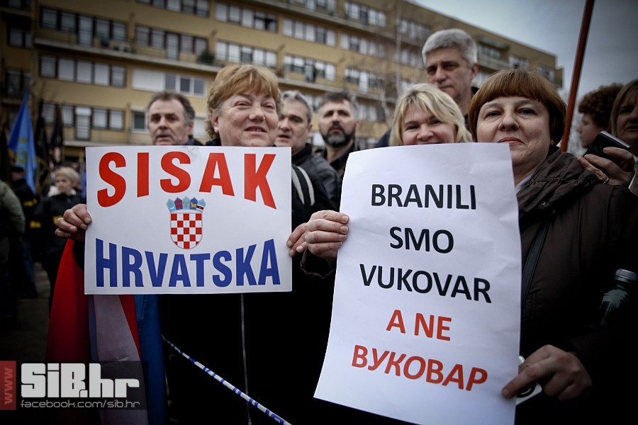 vukovar_prosvjed_protiv_cirilic