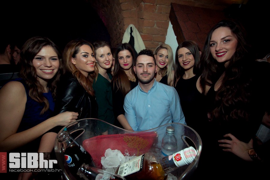 jole_outside_15