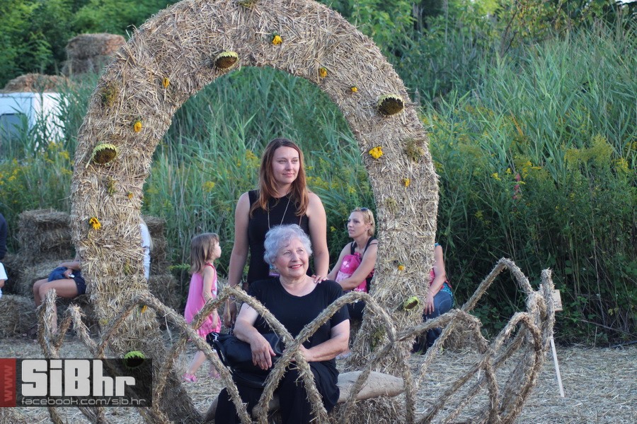 slama_dan_drugi_SiBhr_87 slama_dan_drugi_SiBhr_87