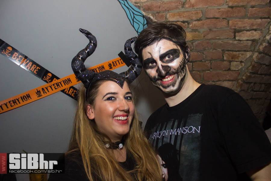 exit_halloween_12
