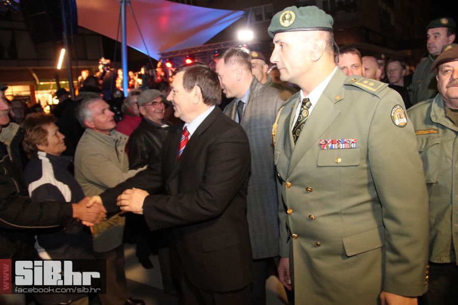 SvecanoOtvorenTrgSlobode_SiBhr_