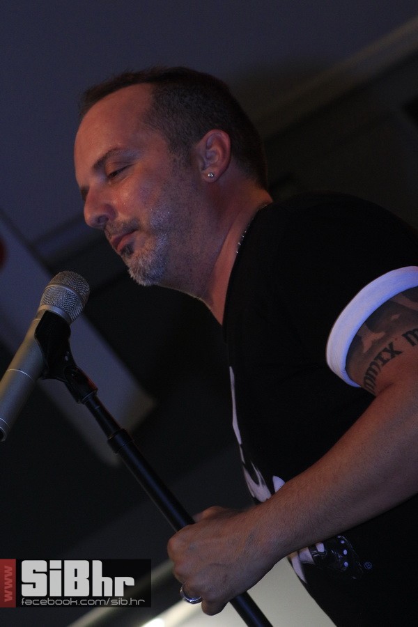tony_am_SiB_hr_01