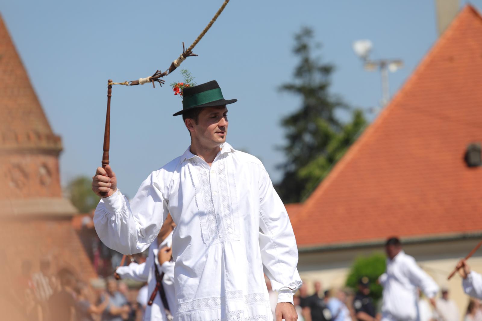 57. Đakovački vezovi