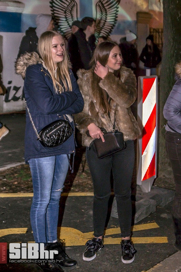 Advent_u_parku_koncert_Vatra_Si