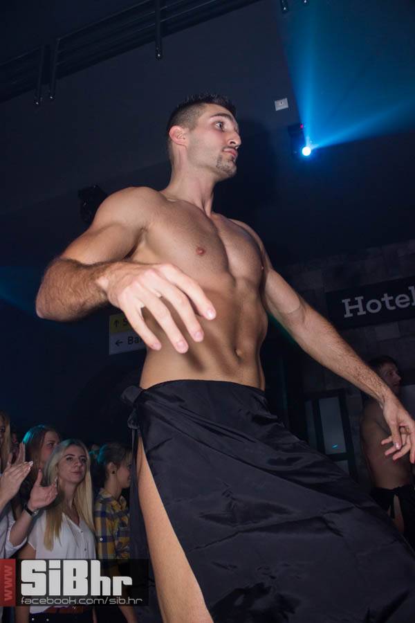 muski_striptiz_outside_SiBhr_67