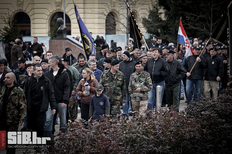 vukovar_prosvjed_protiv_cirilic