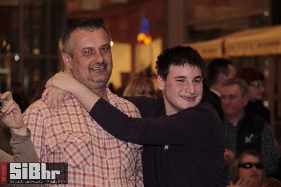 down_avenue_mall__2014_20