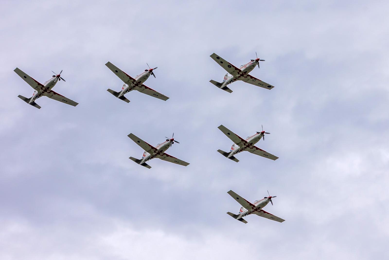 ”Krila Oluje” obilježila 18. rođendan letom iznad Osijeka ”Krila Oluje” obilježila 18. rođendan letom iznad Osijeka