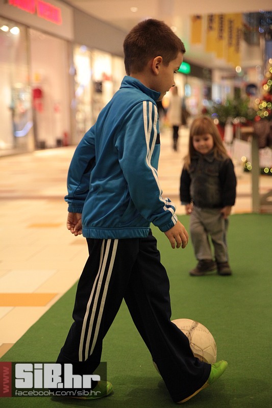 juniori_nkos_u_avenuemallu_2812 juniori_nkos_u_avenuemallu_2812