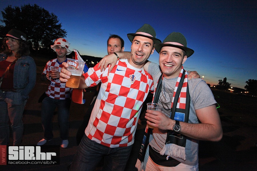 dc_party_14062012_sibhr_by_mban