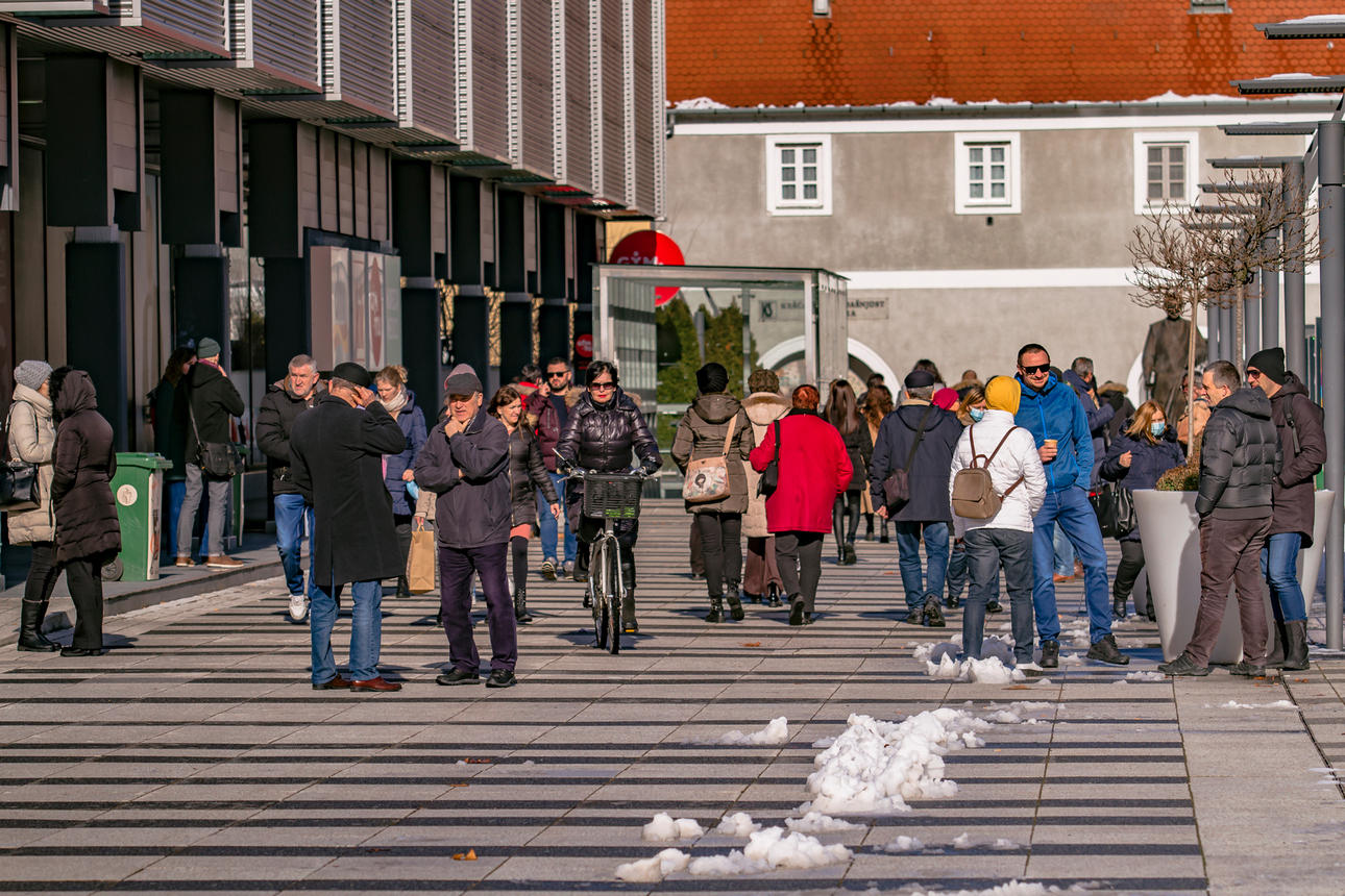 Zubato sunce i snijeg izmamili Osječane u šetnju