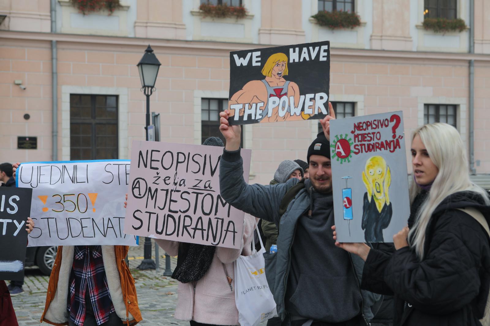 Osječki studenti prosvjedovali protiv obaveznih Covid potvrda na fakultetima