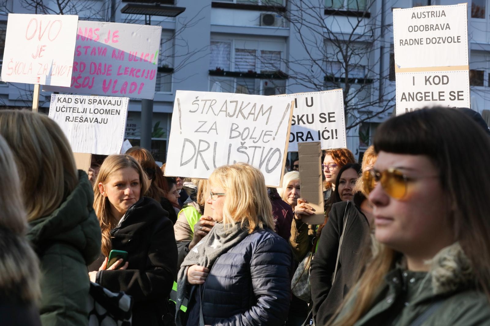 Osječani pružili podršku prosvjetarima