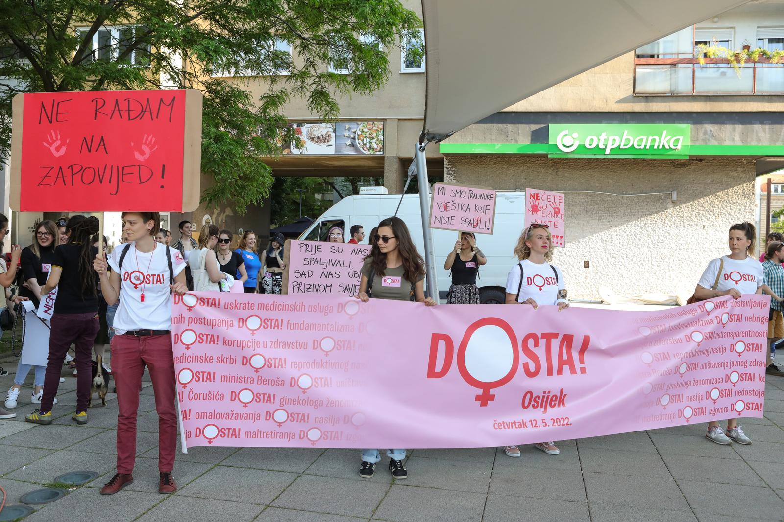Prosvjed žena na Tregu slobode u Osijeku