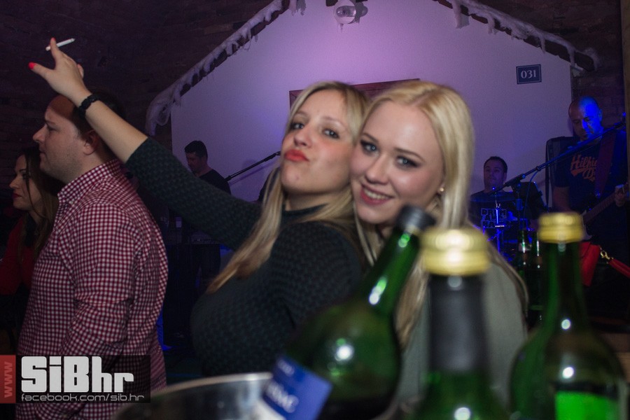 outside_striptiz_osijek_20