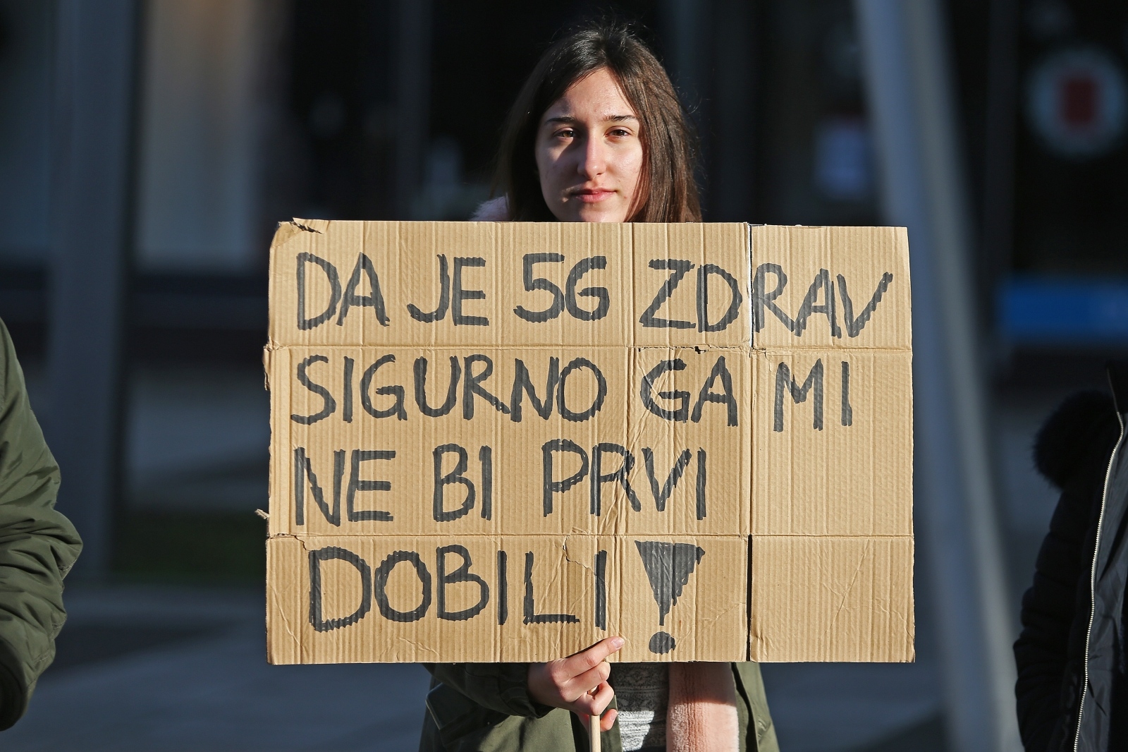 Desetak Osječana na Tgu slobode prosvjedovalo protiv uvođenja 5G mreže