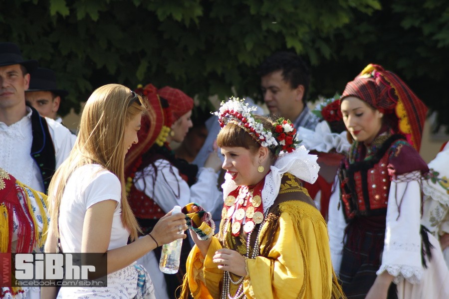 ana_rucner_Drmes_spot_SiBhr_23