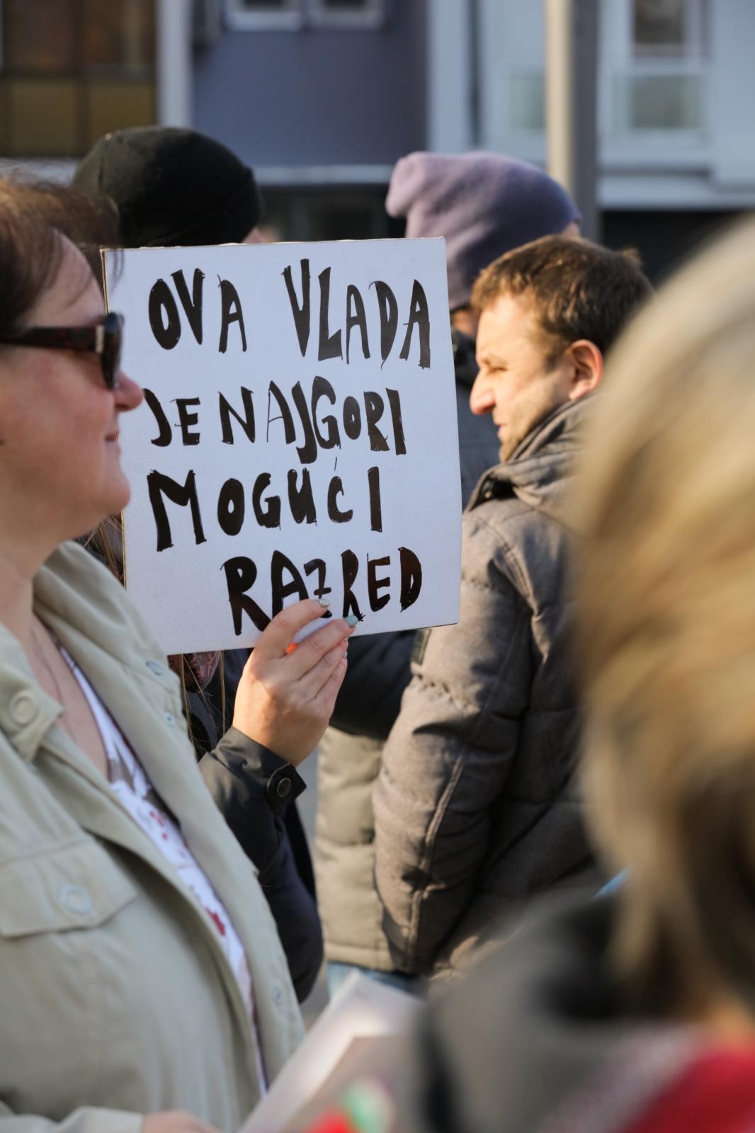 Osječani pružili podršku prosvjetarima