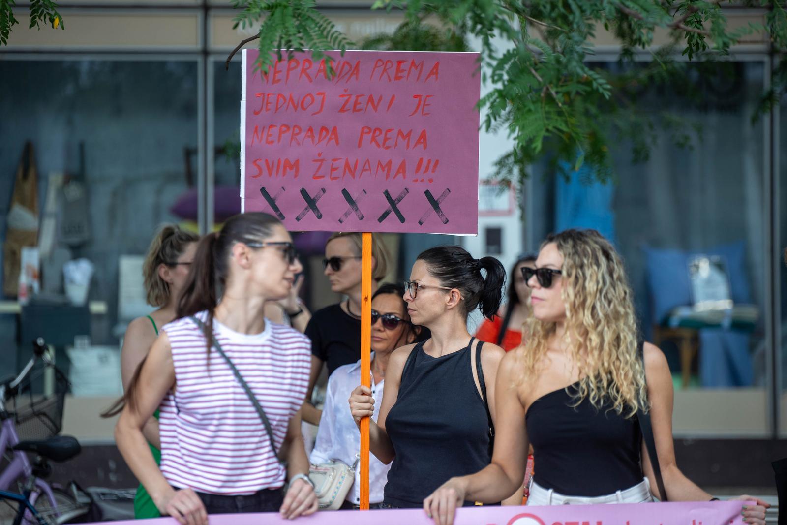Održana javna akcija ”Sigurnost žena je odgovornost države” na Trgu slobode