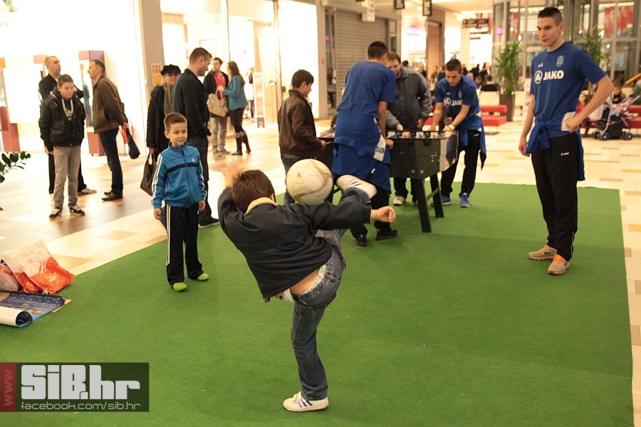 juniori_nkos_u_avenuemallu_2812 juniori_nkos_u_avenuemallu_2812