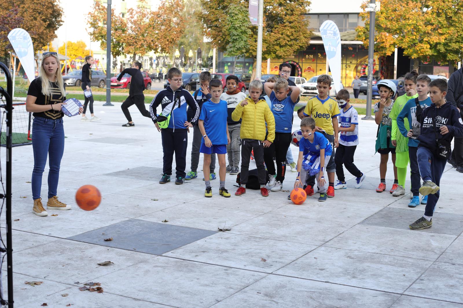 Bijelo-plavi korner Jug 2 Bijelo-plavi korner Jug 2