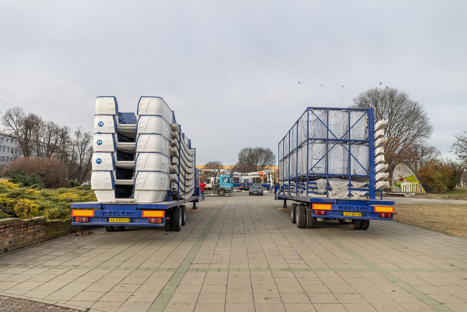 Postavljanje 35-metarskog kotača kod Školjke