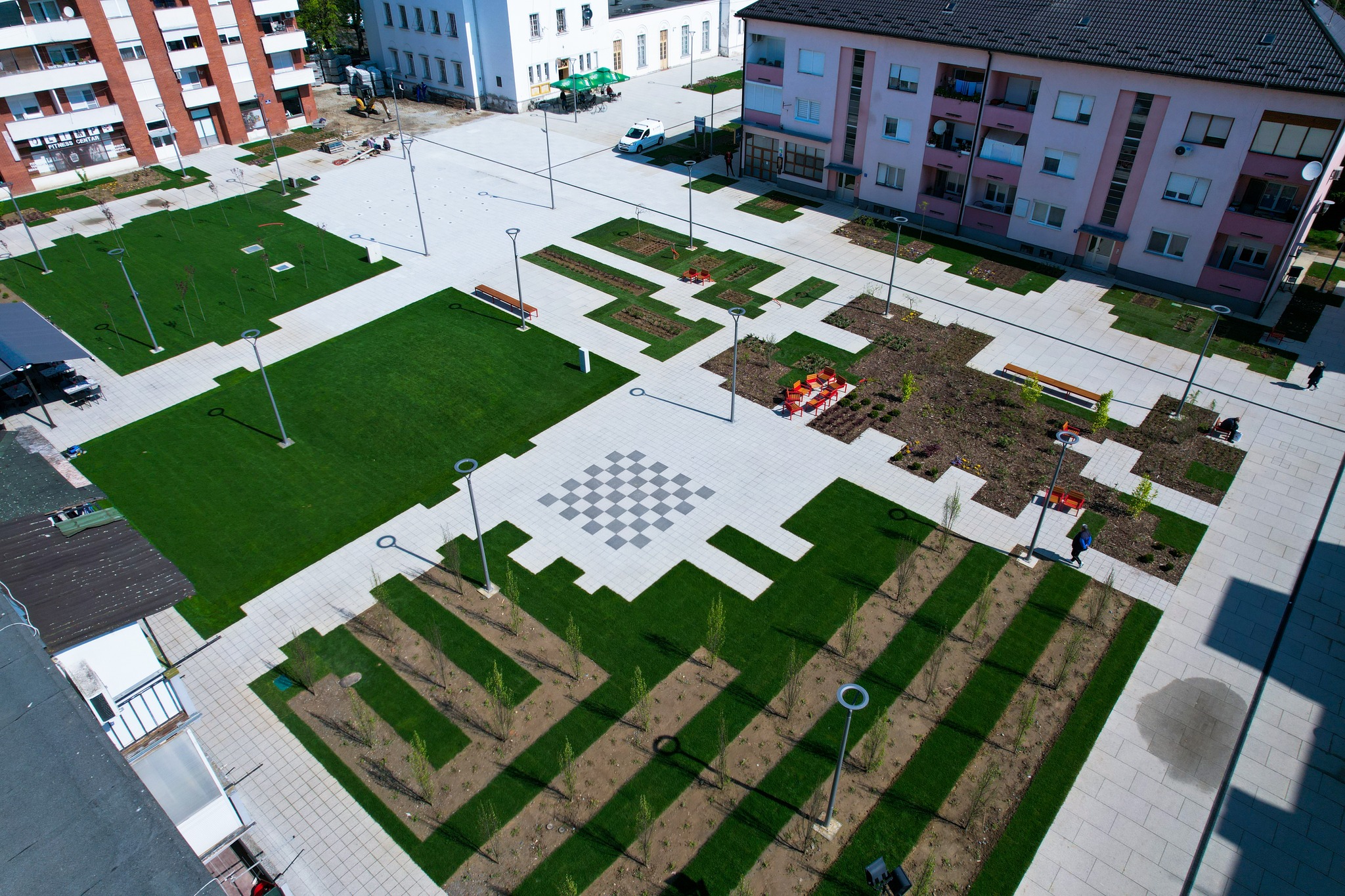 Novi trg u Belišću, travanj 2024. Novi trg u Belišću, travanj 2024.