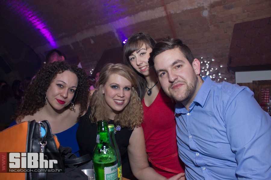 outside_striptiz_osijek_21
