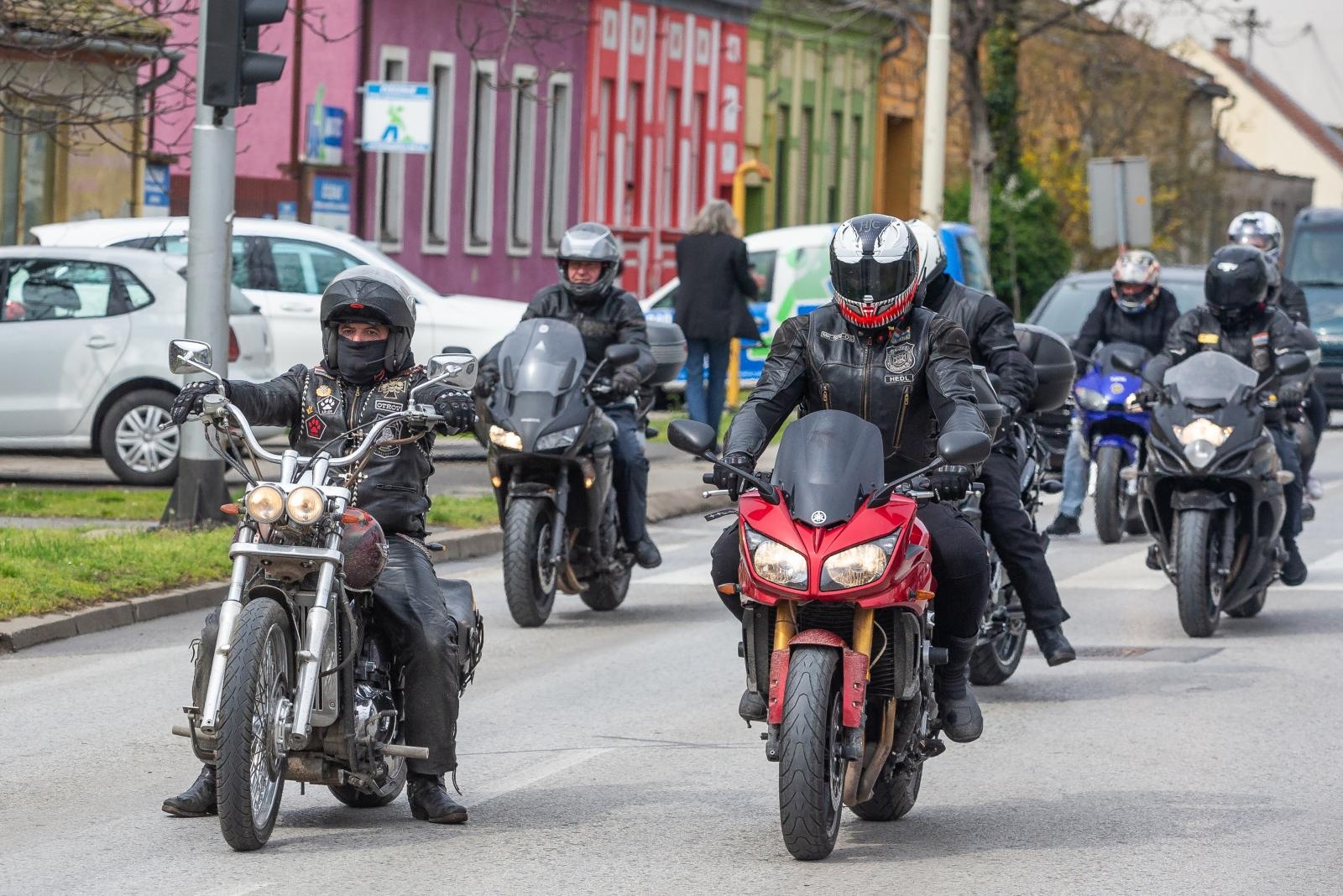 Motozeke se provozali Osijekom i darivali djecu
