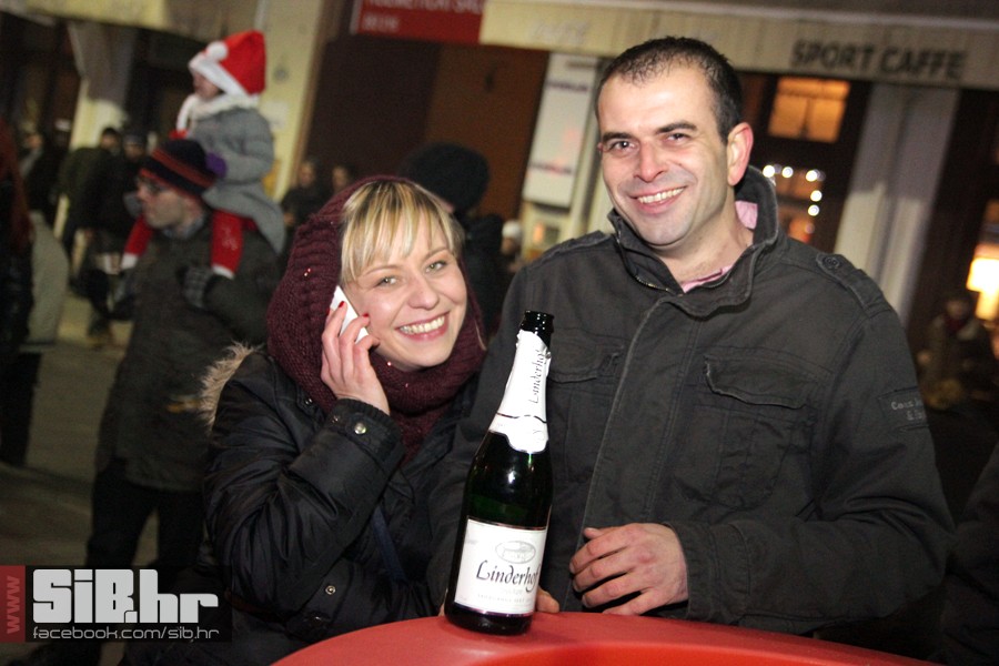 novagtrgkinolumiermediumlotus19 novagtrgkinolumiermediumlotus19