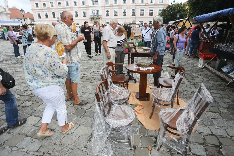 Ljetni Sajam antikviteta u Tvrđi (kolovoz 2019.) Ljetni Sajam antikviteta u Tvrđi (kolovoz 2019.)