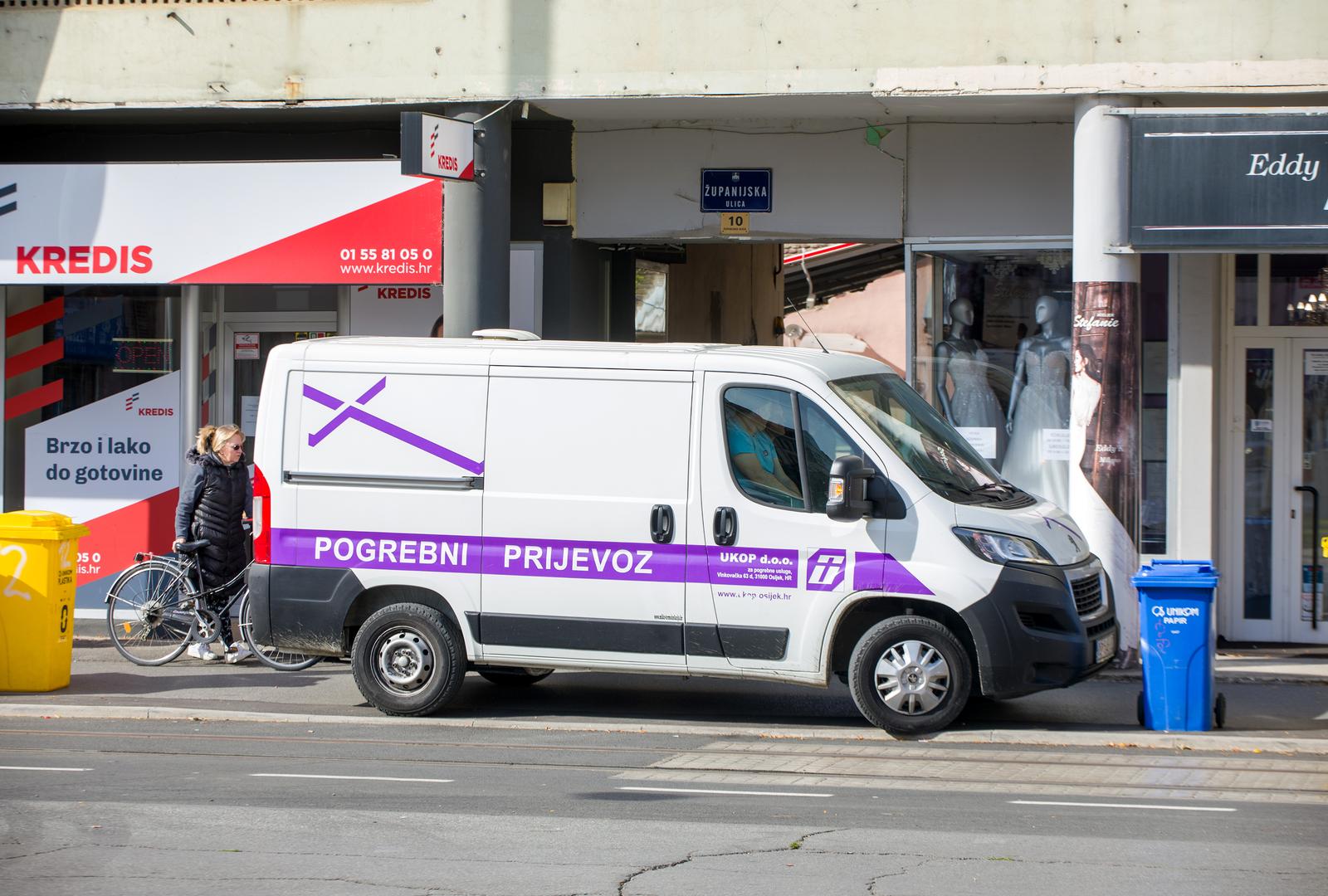 U tijeku očevid ubojstva u središtu Osijeka U tijeku očevid ubojstva u središtu Osijeka