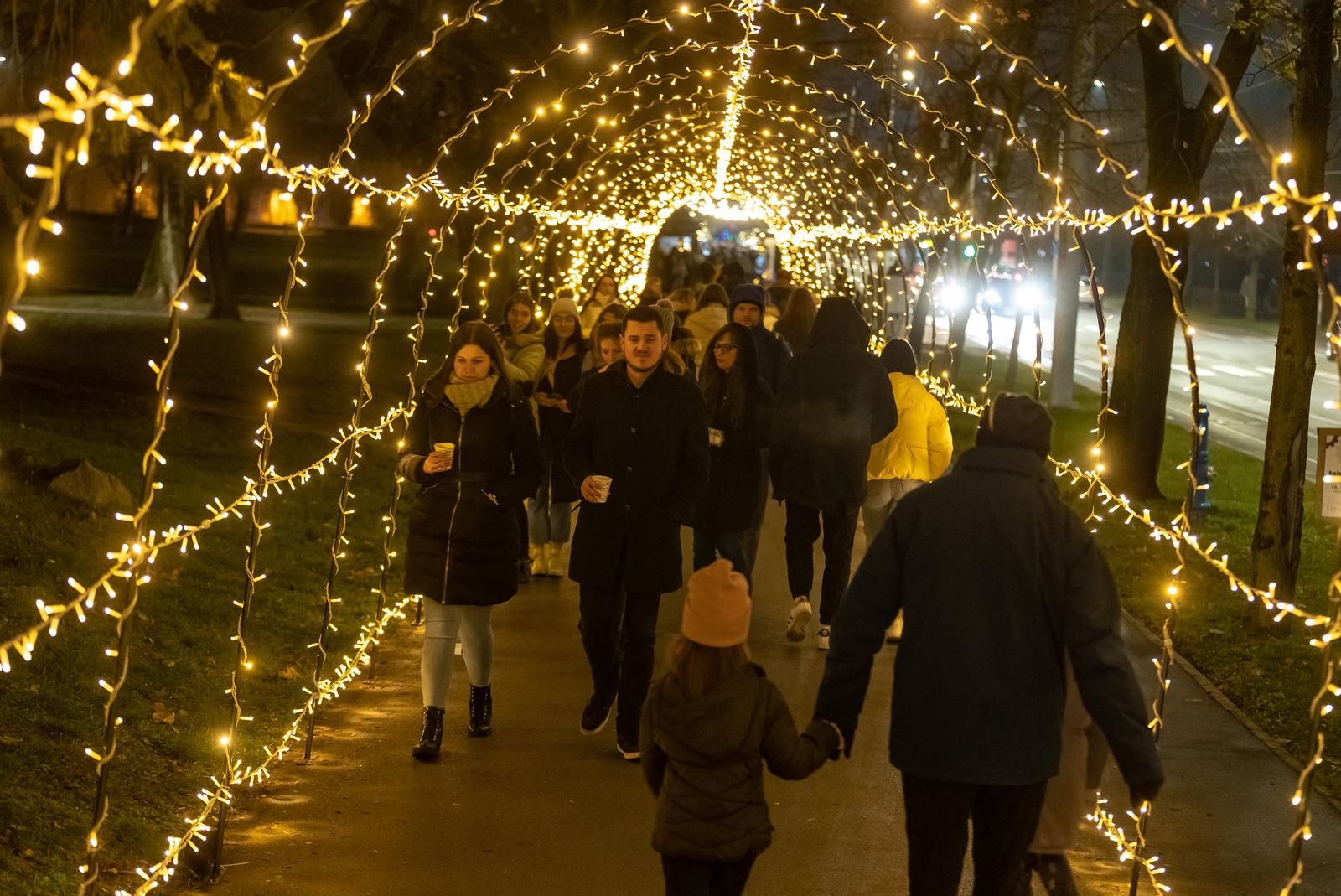 Advent u Osijeku ove godine još sjajniji i čarobniji