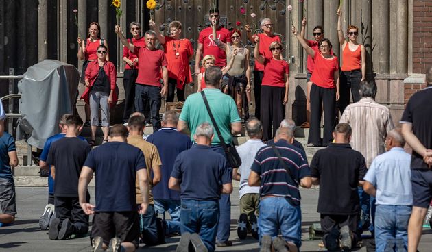 Molitelji pred konkatedralom, 3.8.2024.