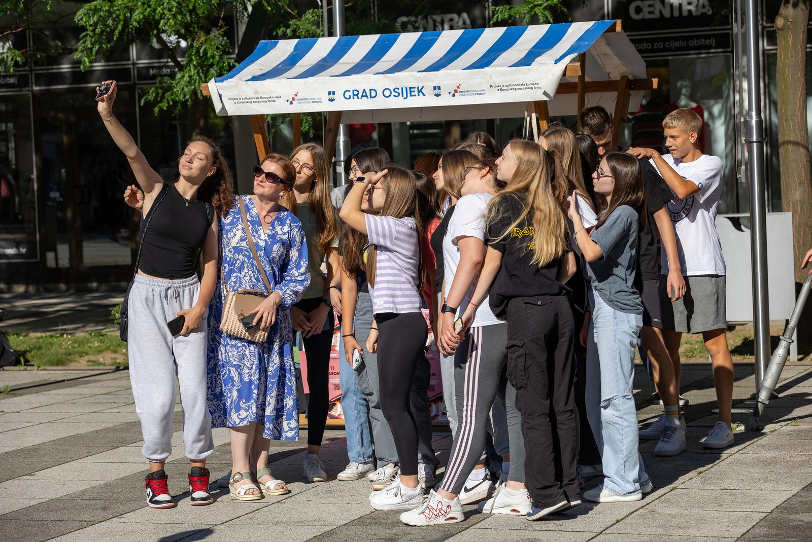 “Žena s glasom” Osijek “Žena s glasom” Osijek