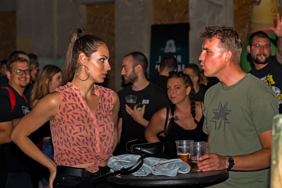 Brkovi u dvorištu Stare pekare